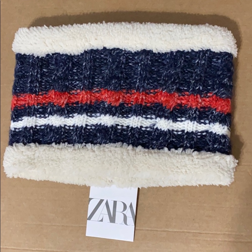 Zara baby neck warmer